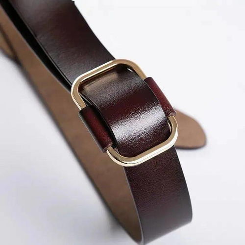 大衣與西裝的疊穿法則：腰帶點睛，時髦又保暖