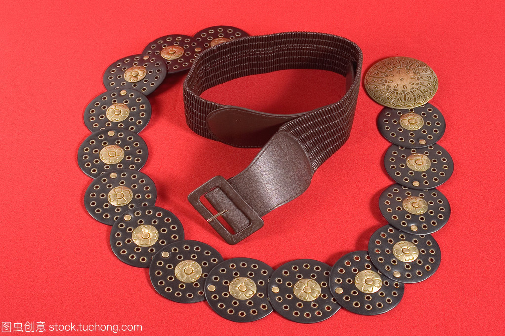 皮帶 不僅是實用配件，更是時尚宣言